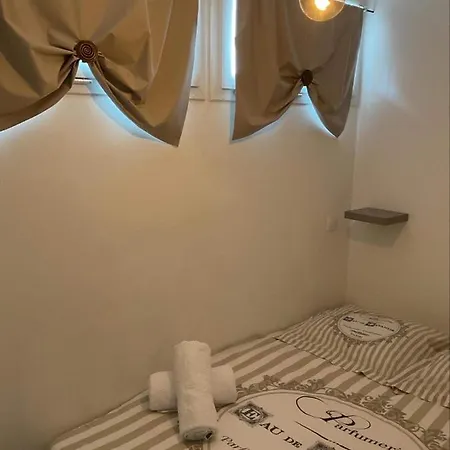 Apartment F2 50 M De La