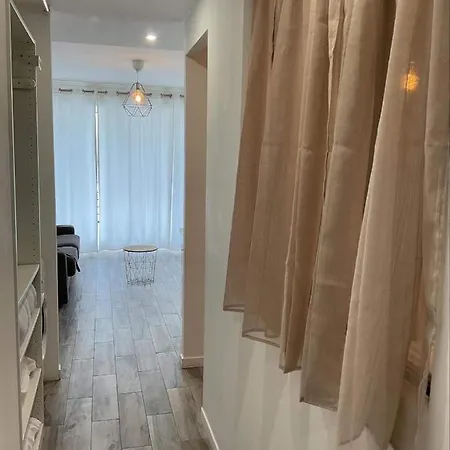 Apartment F2 50 M De La