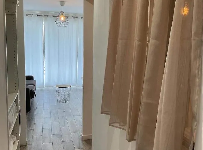 Apartment F2 50 M De La